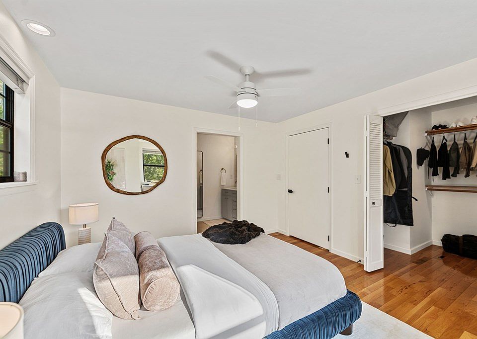 34th image of 100 Lakeview Dr