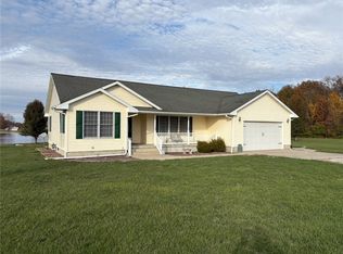 10245 E South Lake Dr, Newton, IL 62448