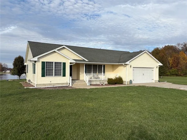 10245 E South Lake Dr, Newton, IL 62448