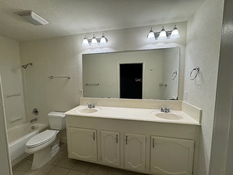 1104 Kesser Dr — Photo 21