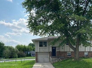 12241 S Sycamore St, Olathe, KS 66062