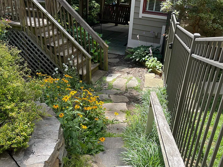 386 Riverview Dr — Photo 3