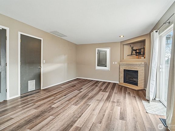 5th image of 7518 193rd Street Ct E