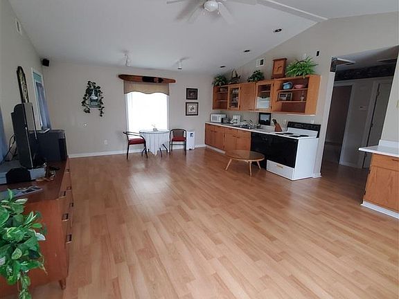 5th image of 840 Harbor Springs Rd