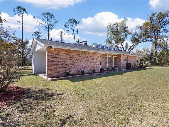 2nd image of 121 Pine Tree Rd