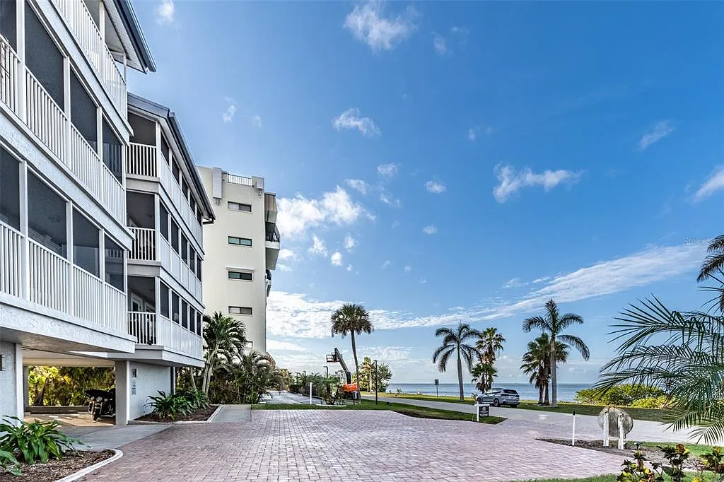 1477 Park Beach Cir — Photo 1