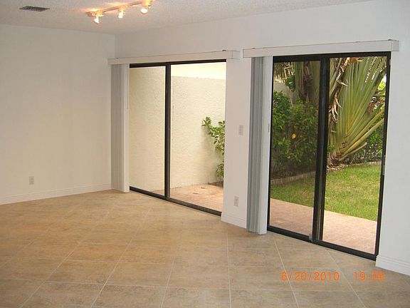 5th image of 156 Harbor Cir #156