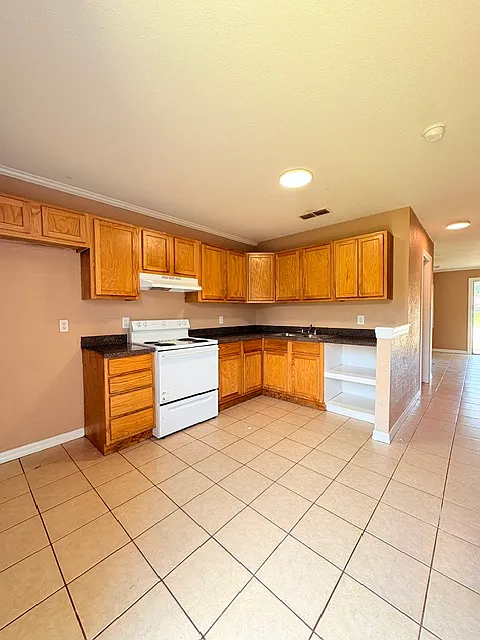 Country Place Apts - 31 — Photo 3