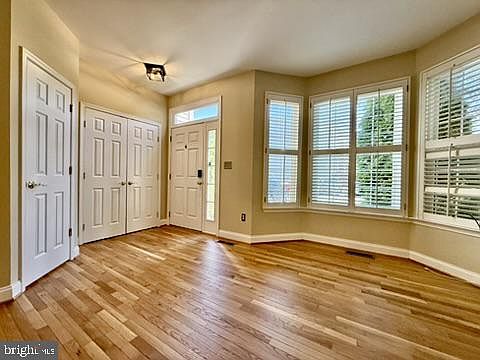 2nd image of 832 Stonehurst Ct