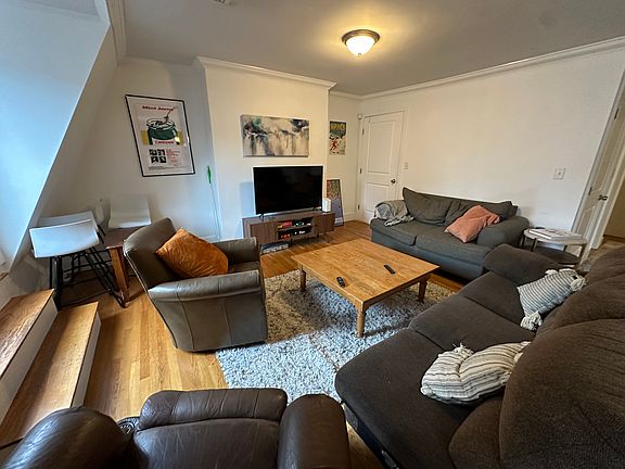4th image of 1798 Beacon St #C