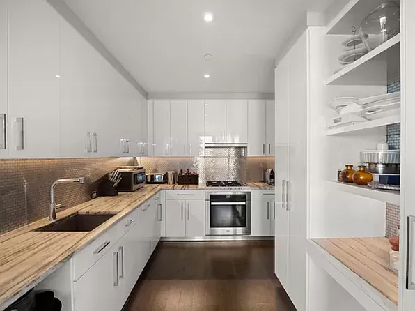 50 Riverside Boulevard 9L image 3 of 22