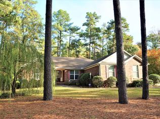 265 W Hedgelawn Way, Southern Pines, NC 28387