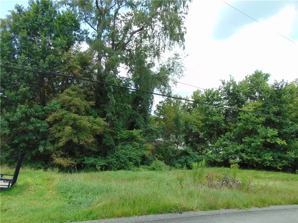 1021 Monongahela St, Belle Vernon, PA 15012