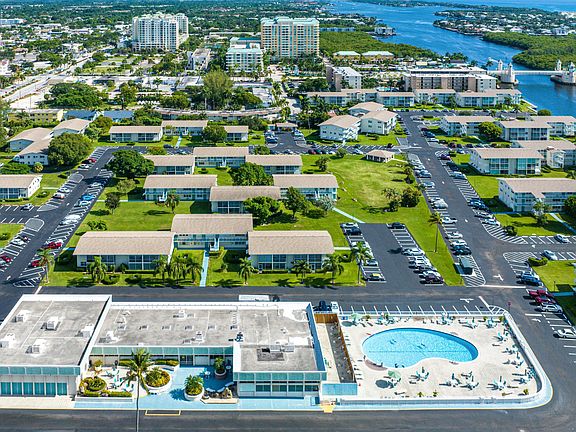 2nd image of 150 Horizon Street E