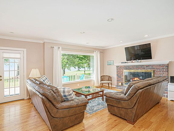 3rd image of 3183 Scenic Dr