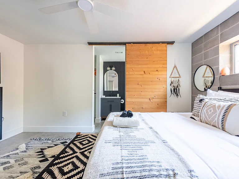 2202 Santa Rosa St — Photo 14