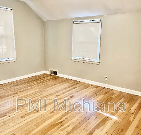 1311 E Monroe St — Photo 2