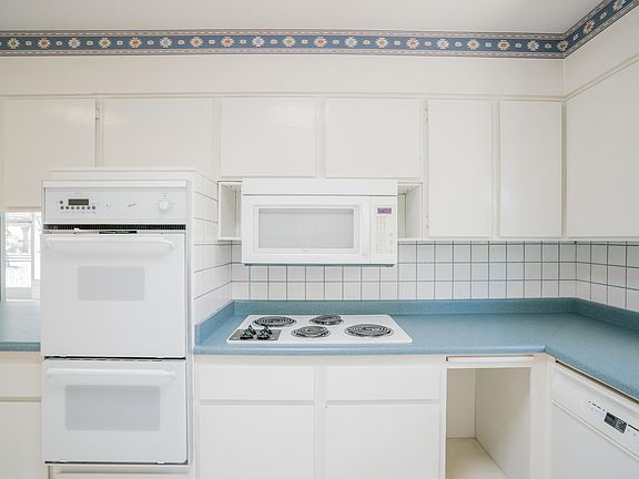 3rd image of 11001 W Cinnebar Ave