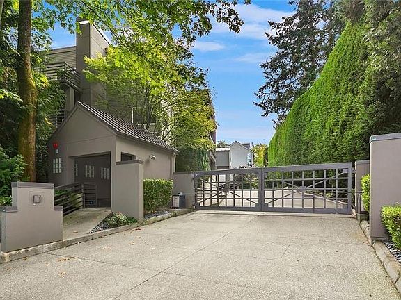 Gated community. Beautifully landscaped gardens.