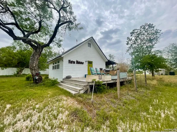 2230 weil, Marion, TX 78124