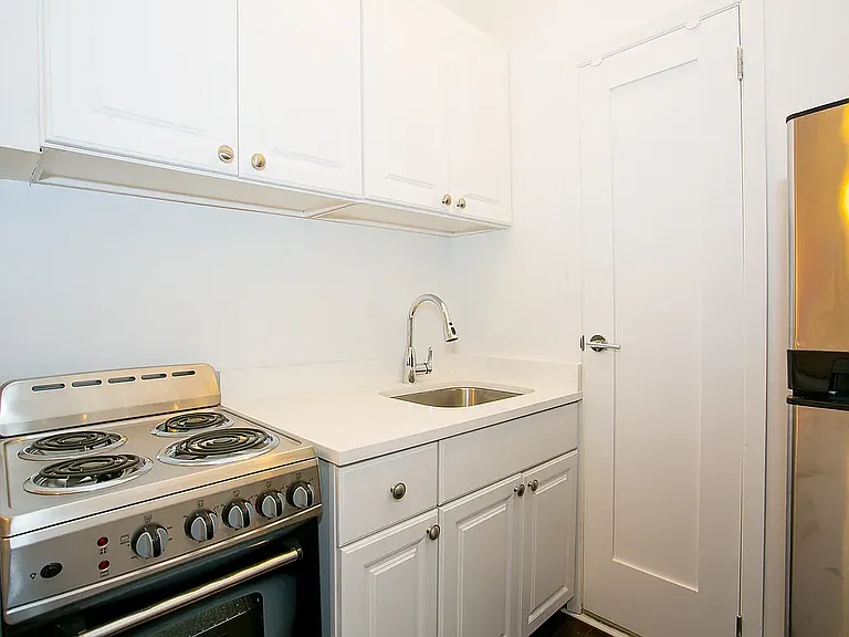 349 W Broadway #2 — Photo 7
