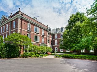 533 N Mayflower Rd UNIT B, Lake Forest, IL 60045