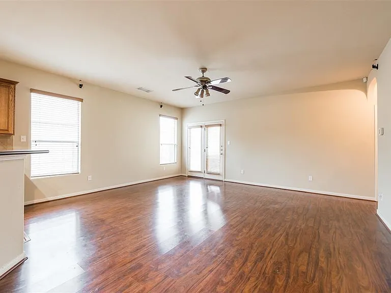 913 Brighton Pl — Photo 8