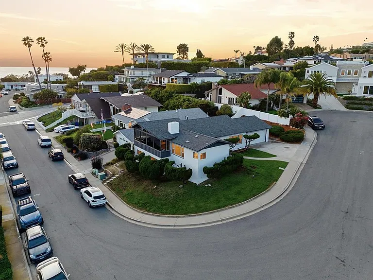 934 Candlelight Pl — Photo 1
