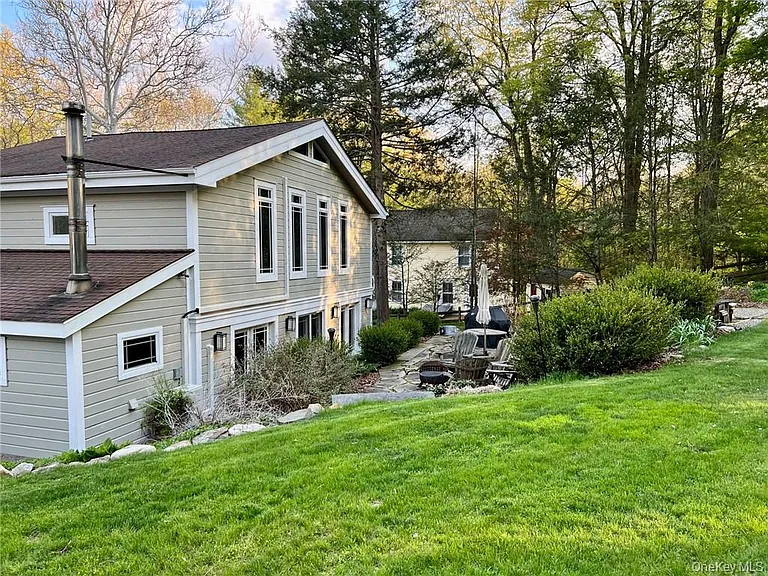 19 Mill Ln — Photo 2