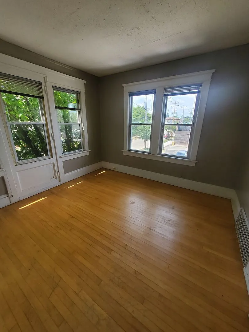 1832 E Windsor Pl — Photo 1