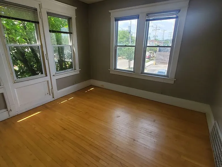 1832 E Windsor Pl — Photo 1