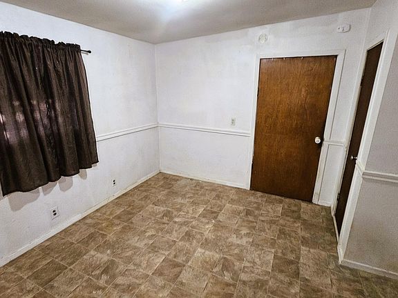 4th image of 11693 Fort Worth St