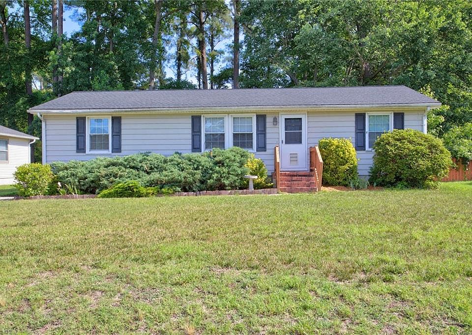 1st image of 105 Cavalier Dr