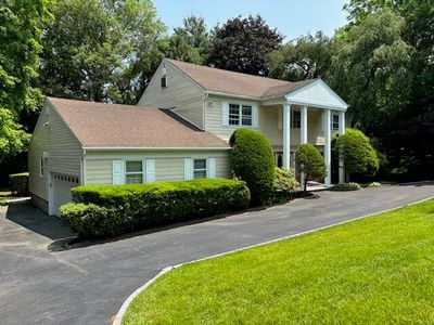 27 Lisa Drive, Dix Hills, NY, 11746