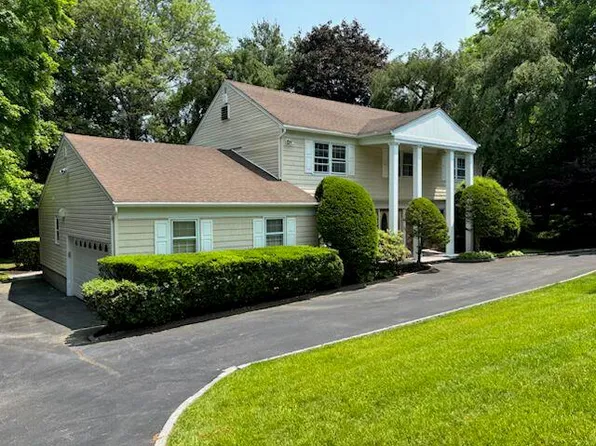 27 Lisa Drive, Dix Hills, NY 11746