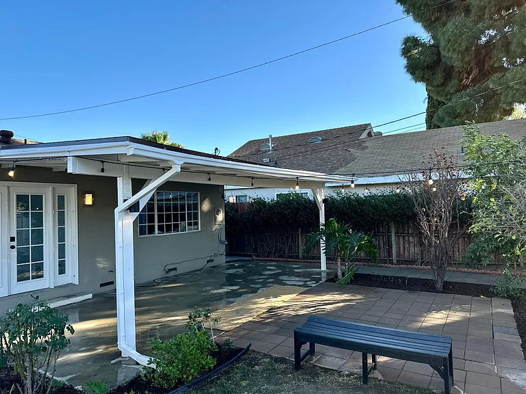 2133 N Buena Vista St — Photo 57