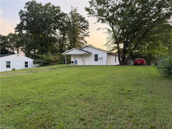 302 Goforth Dr, Thomasville, NC 27360