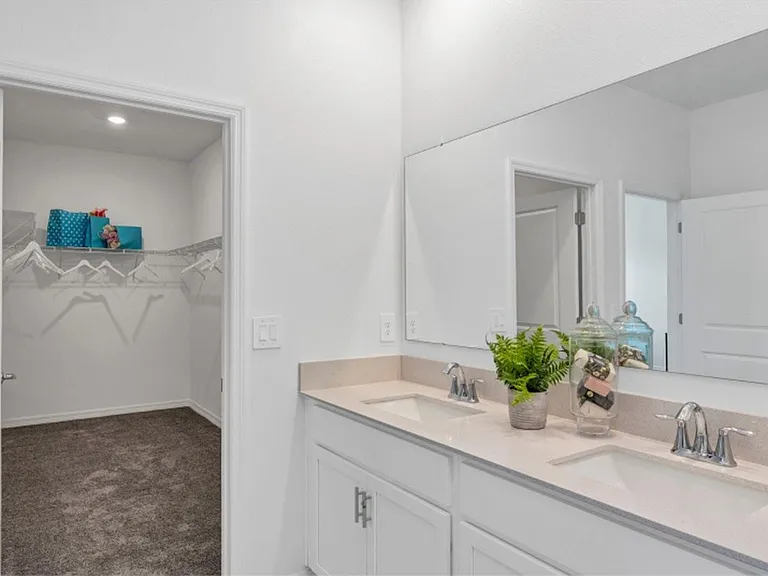 697 Peroni Ave — Photo 15
