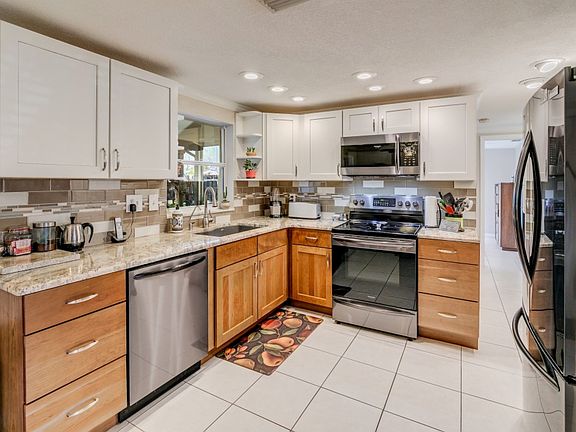 3rd image of 1103 Croydon Ln