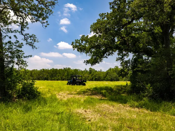 275 FM 1104, Kingsbury, TX 78638