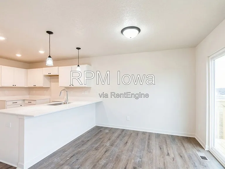 2830 20th St SW — Photo 3