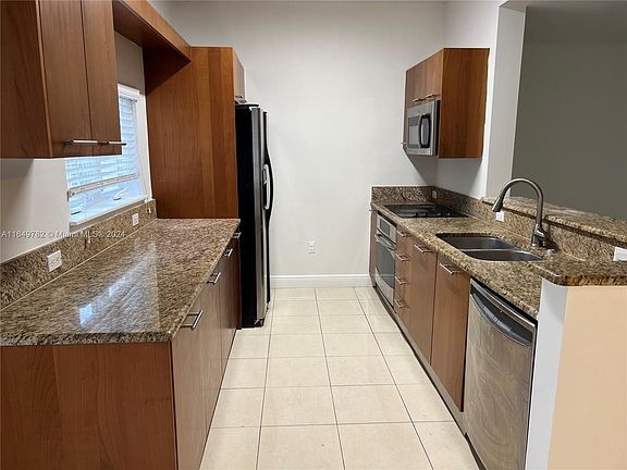3rd image of 18426 NE 27th Ct