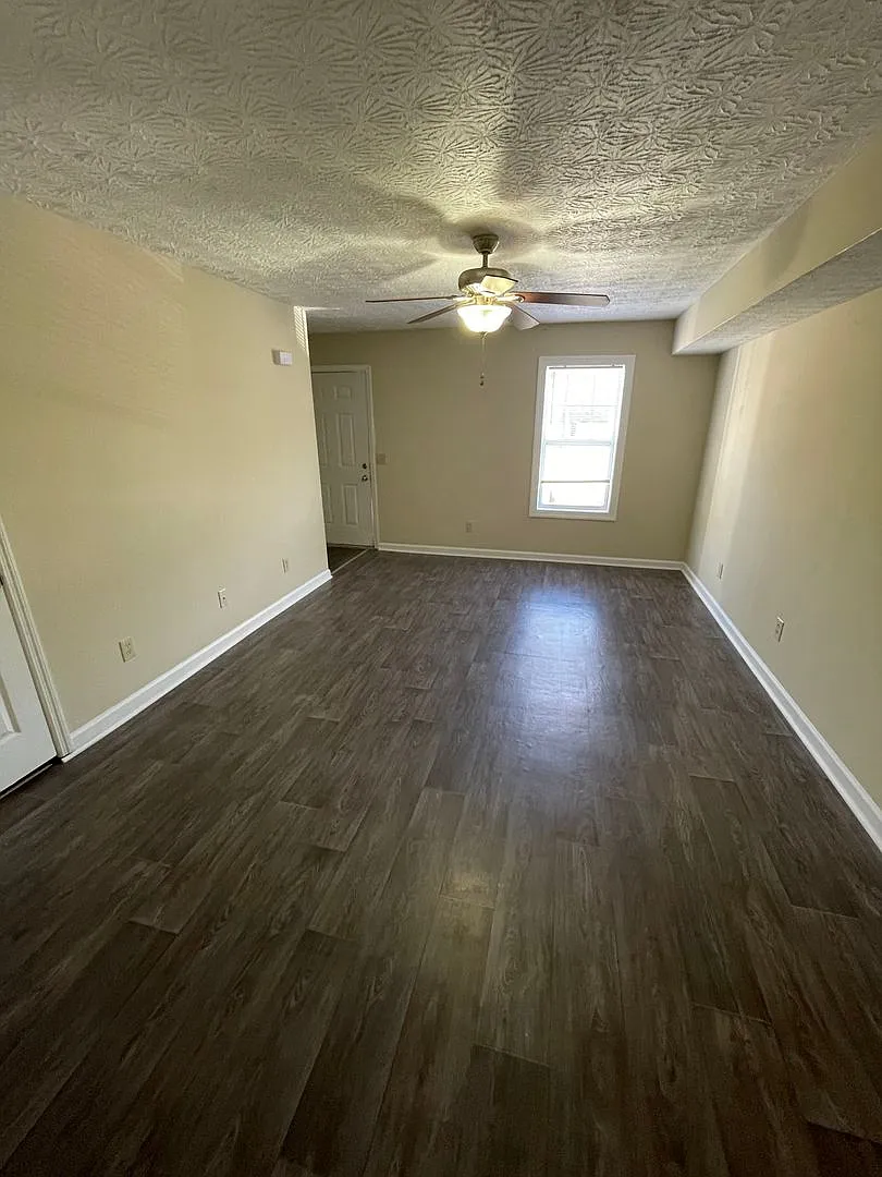 Pine Lane Apartments — Photo 3