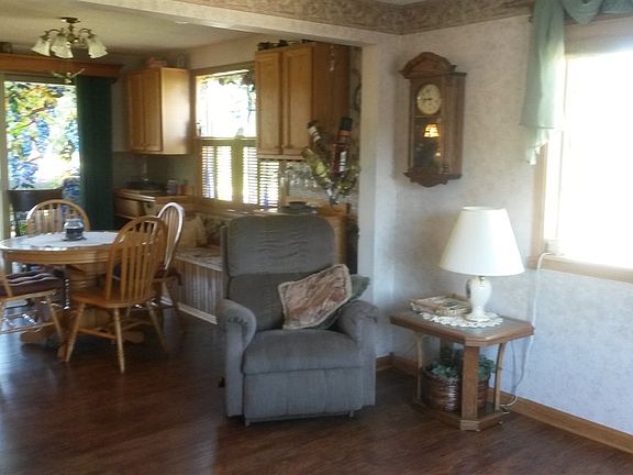 3rd image of 5572 Strawberry Ln