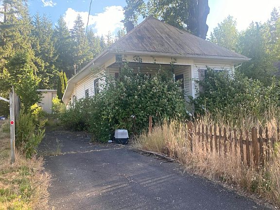 3rd image of 22551 Fir St