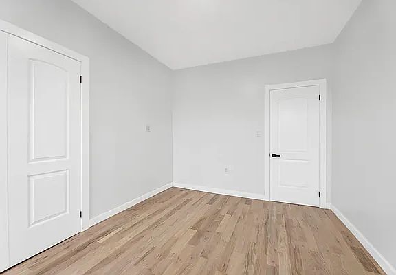 4th image of 242 Fountain Ave