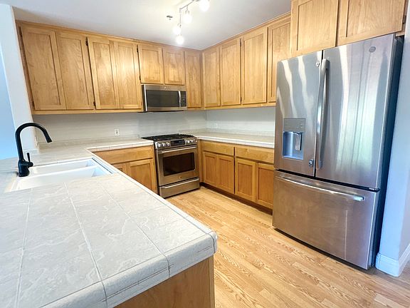 3rd image of 10101 Main St Unit 27