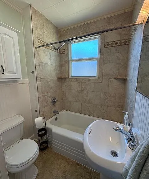 816 York St NE — Photo 14