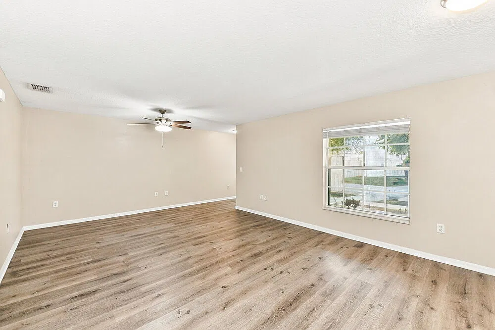 4 bed, 2.0 bath, 1563 sqft, $2,110 — Photo 4
