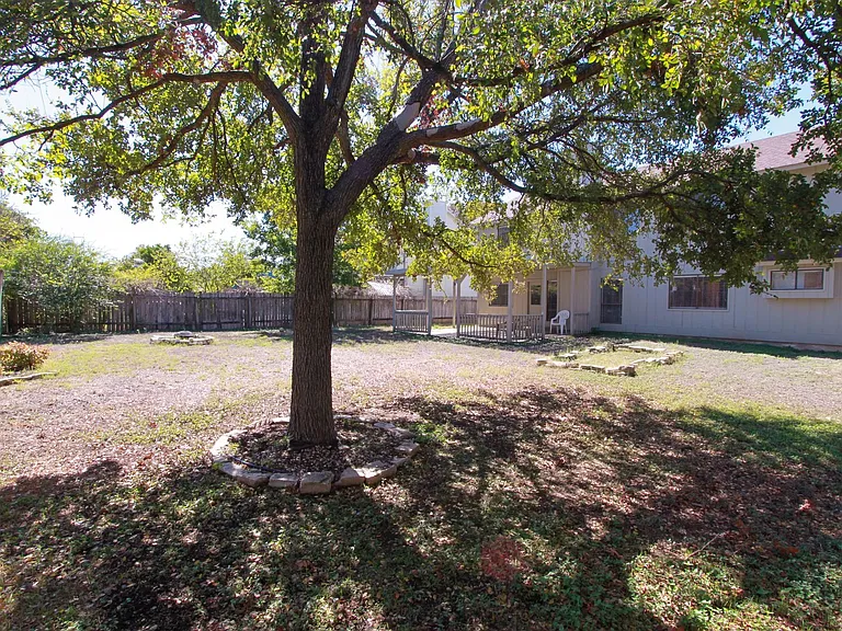1809 Fawn Ridge Trl — Photo 36